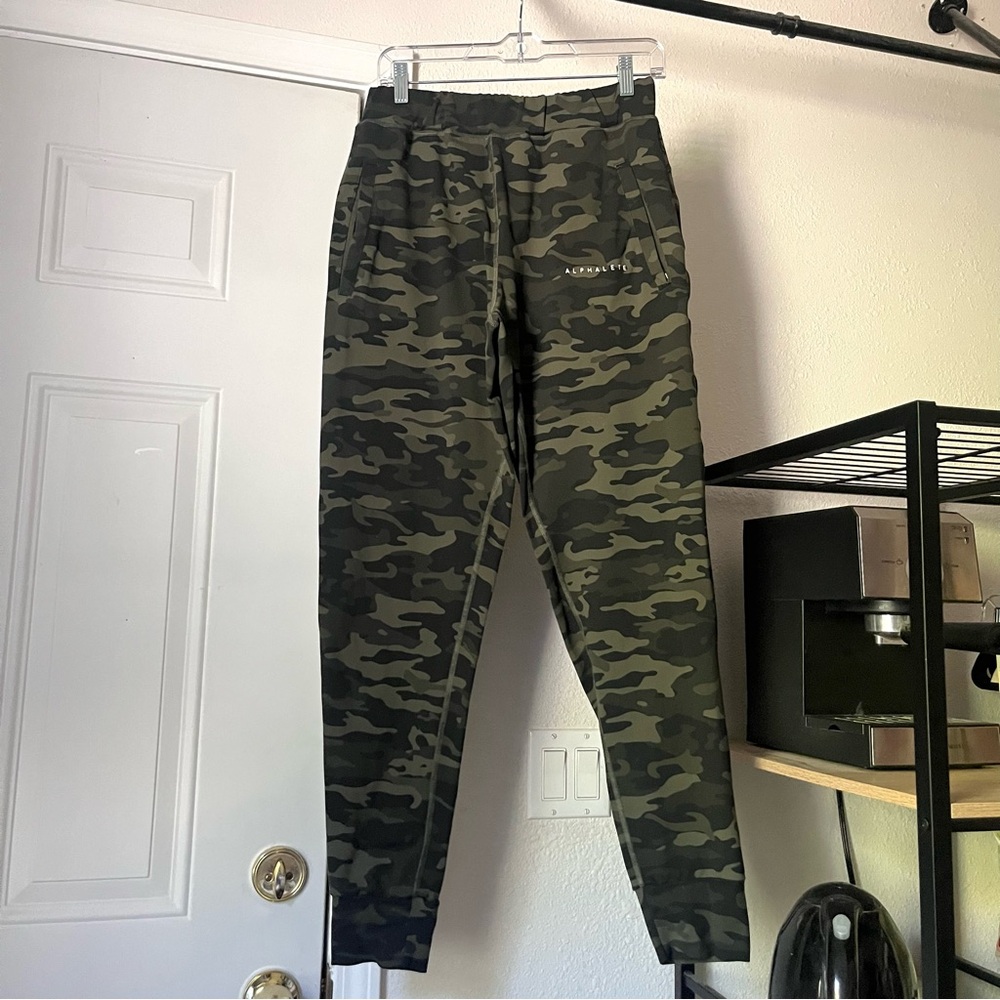 ALPHALETE green camo print knit logo embroidered  jogger sweat pants‎